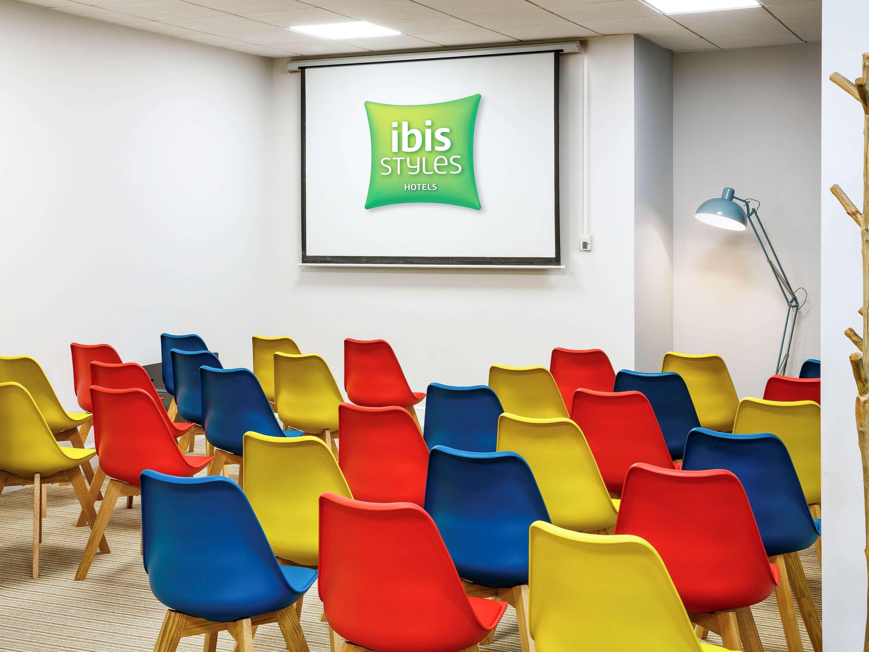 Ibis Styles Birmingham Oldbury Hotel Exterior photo